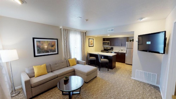 Chase Suites Hotel In Newark image 14