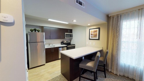 Chase Suites Hotel In Newark image 28
